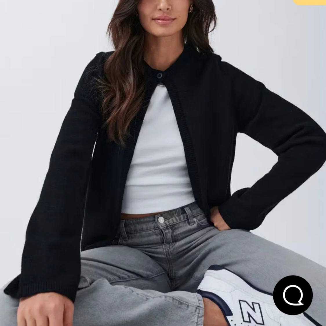 Svart stickad kofta med knappar