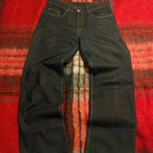 Wide leg raw denim  - Riktigt schysta mörkblå denim jeans 