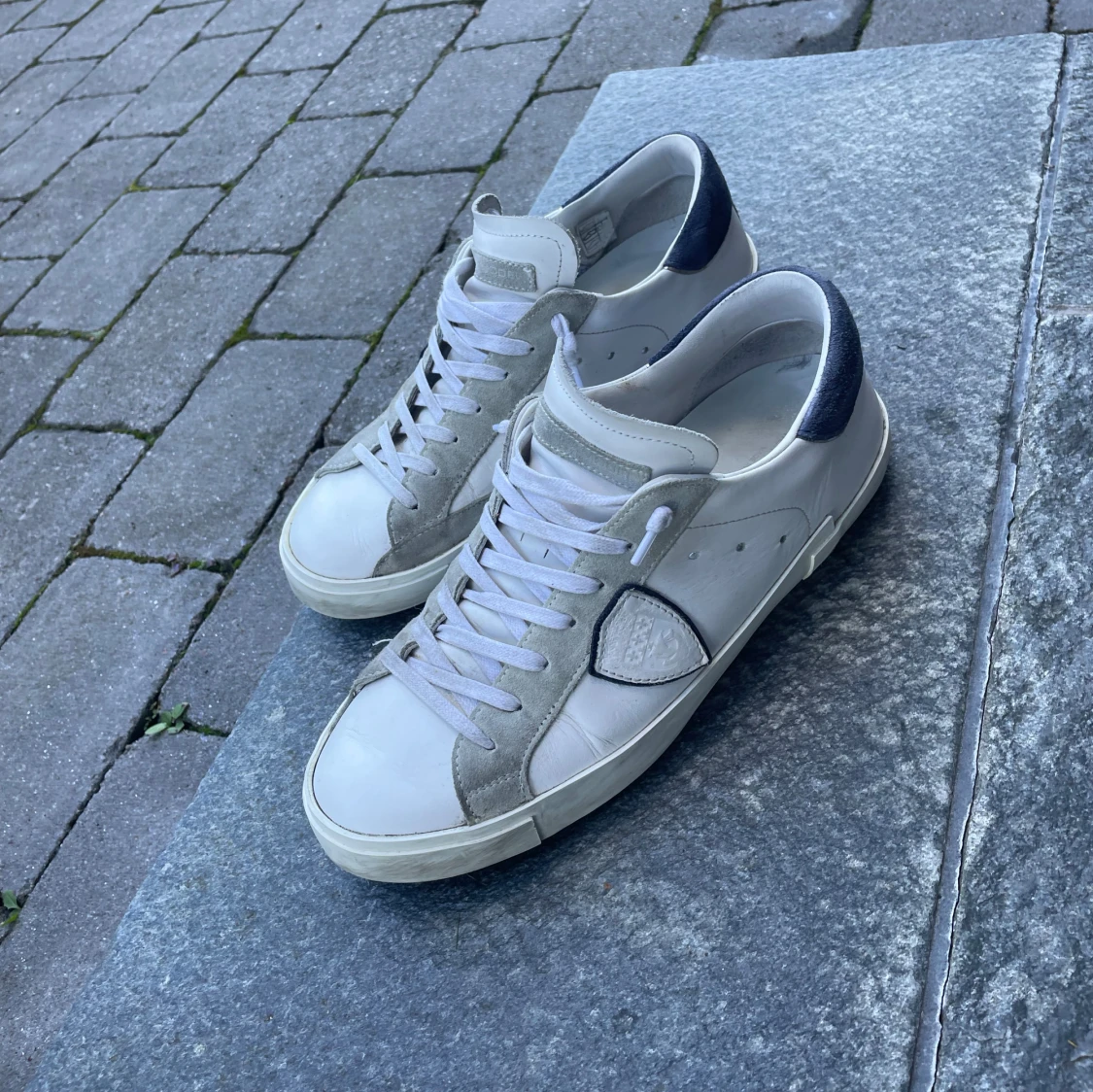 Philippe Model vita sneakers i skinn - 1