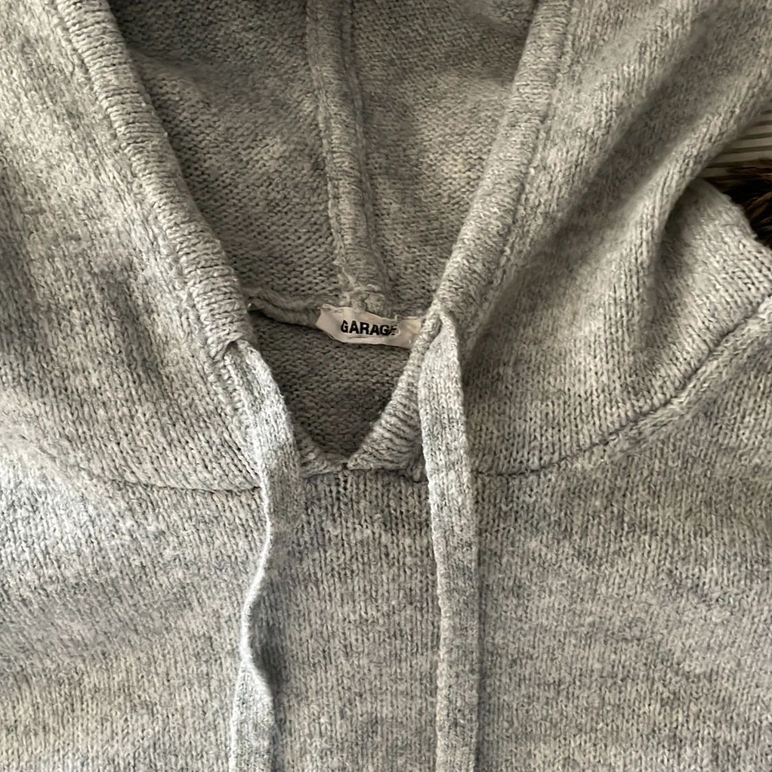 Grå stickad hoodie från Garage - 1