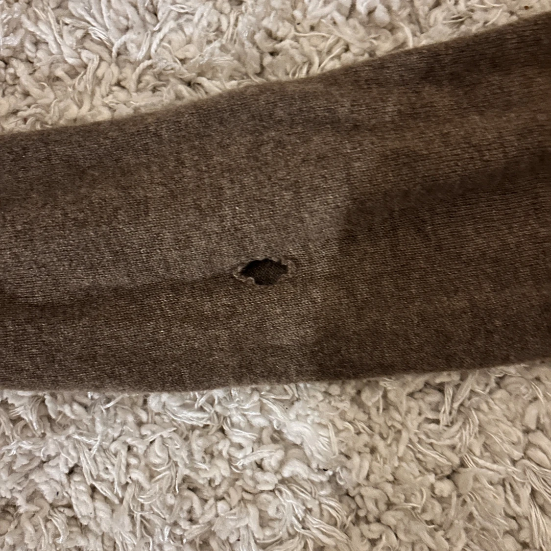 Brun stickad tröja av 100% cashmere  - 1