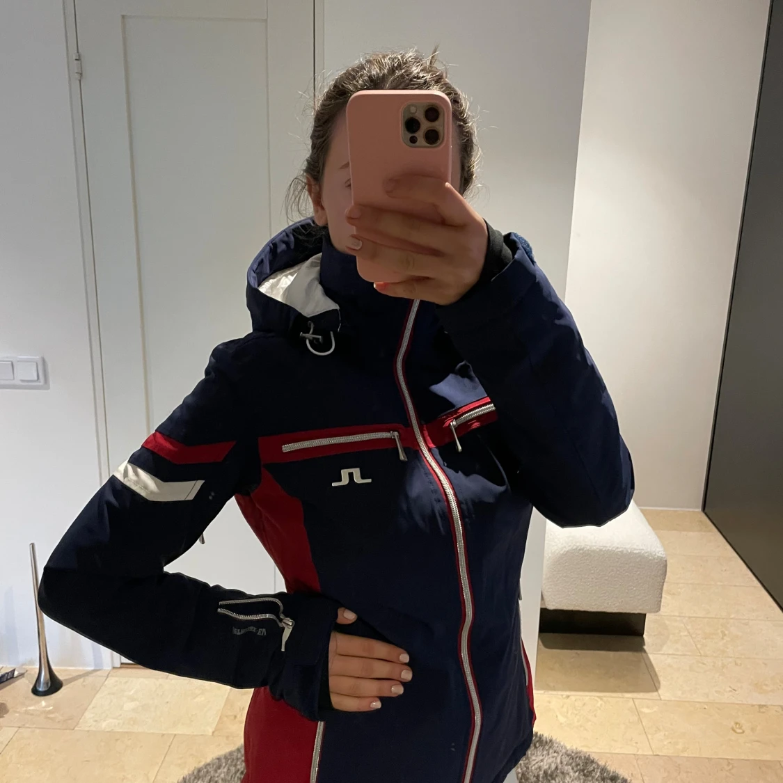 J.Lindeberg blå skidjacka med röda detaljer - 1