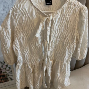 Topp/blus Ginatricot - En jättefin blus från Ginatricot💞Storlek XS