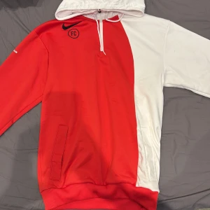 Nike zip - Nike zip, perfekt för fotboll. 