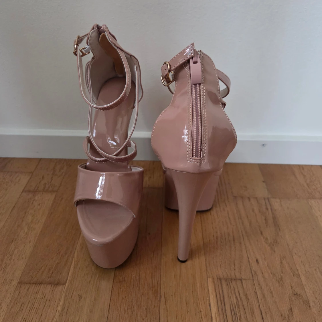 Rosa platåpumps med hög klack - 1