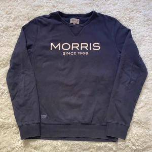 Svart Morris tröja  - Skick 7,5/10, Inga tydliga defekter. Storlek: S viket passar 168-175cm. Gåva ingår vid köp!