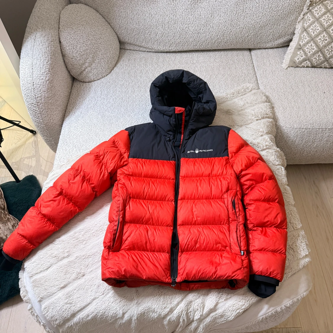 Röd och svart Sail Racing dunjacka - 1