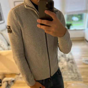 Sail racing  cardigan| S - Riktigt fet cardigan| Nypris ca 2500kr| Inga defekter eller andra skador| Skick 10/10| Storlek:S 