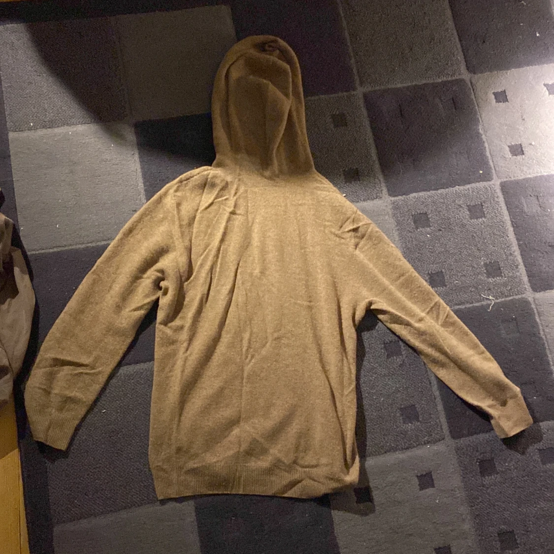 Beige hoodie i kashmirblandning - 2
