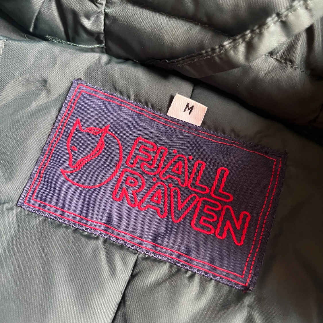 Mörkgrön dunjacka från Fjällräven  - 3