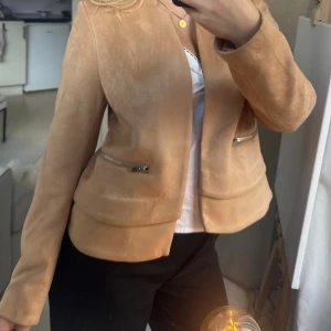 Jacka i mockaimitation  - Superfin jacka 🤍 jag har vanligtvis storlek s 