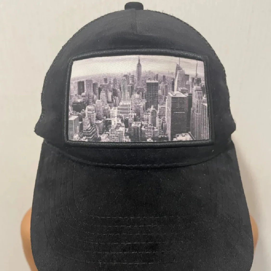 Svart keps med New York-tryck - 1