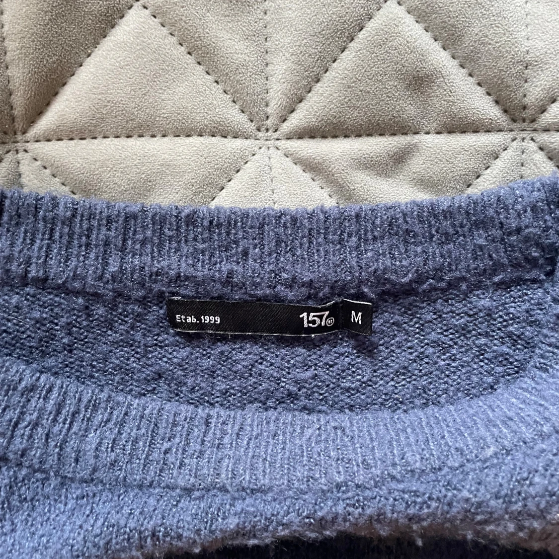 Mörkblå stickad tröja  - 2