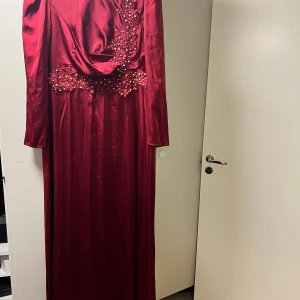 Lång klänning  - Lång klänning 