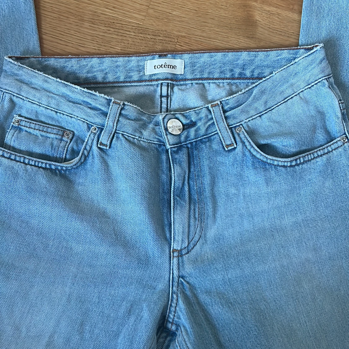 Ljusblå jeans från Totême 26/32 - 2