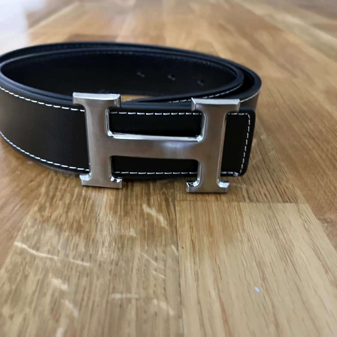 Svart H-spänne bälte  - 1