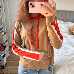 Stickad hoodie!  - Så fin stickad hoodie! Storlek L men sitter som M 