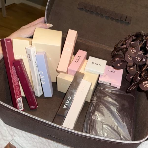 Caia kalender  - Säljer ca en halv Caia-kalender, alla produkter är oöppnade. 