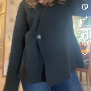 Neo noir kofta💓 - Så fin kofta i väldigt bra skick, nypris 749💓