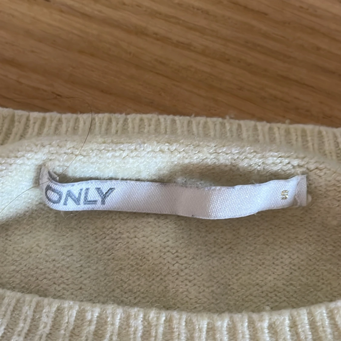 Gul stickad tröja från ONLY - 1