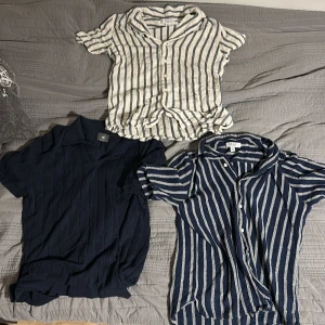 Tre somriga pikéer - Tre riktigt somriga och fräscha pikéer som kommer i ända paket. Två SMOG pikéer och en från H&M. Den från H&M är i M och de från SMOG är i S men passar även M för en mer slim look. Vid några funderingar är det bara att skriva🍾💫💫