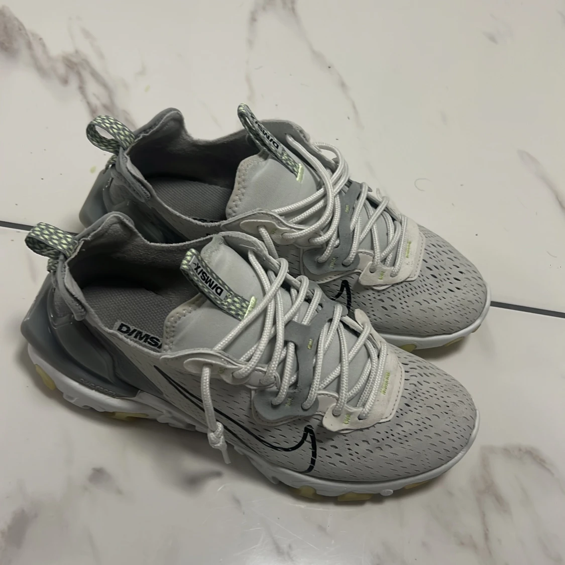 Nike React Element 87 sneakers grå/vit