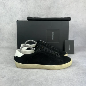 SAINT LAURENT SL/06 SNEAKER - – Condition: 9/10 - like new  – What is included: Box & card  – Retail price: 7000 + SEK