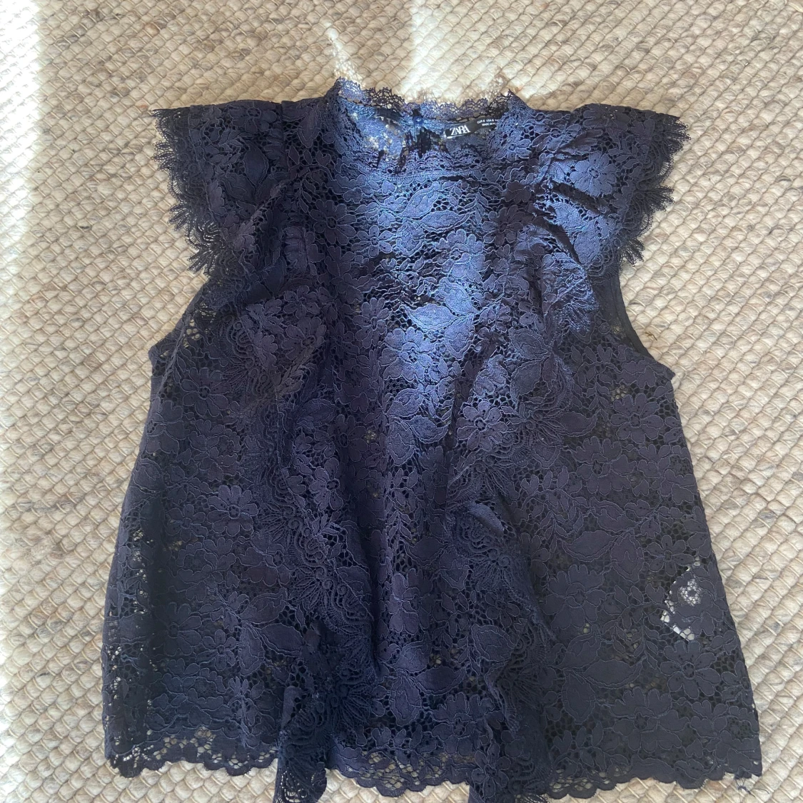 Mörkblå spetsblus från Zara - 2
