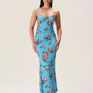 Blommig långklänning från Adoore - Supersnygg långklänning från Adoore ny med prislapp! 