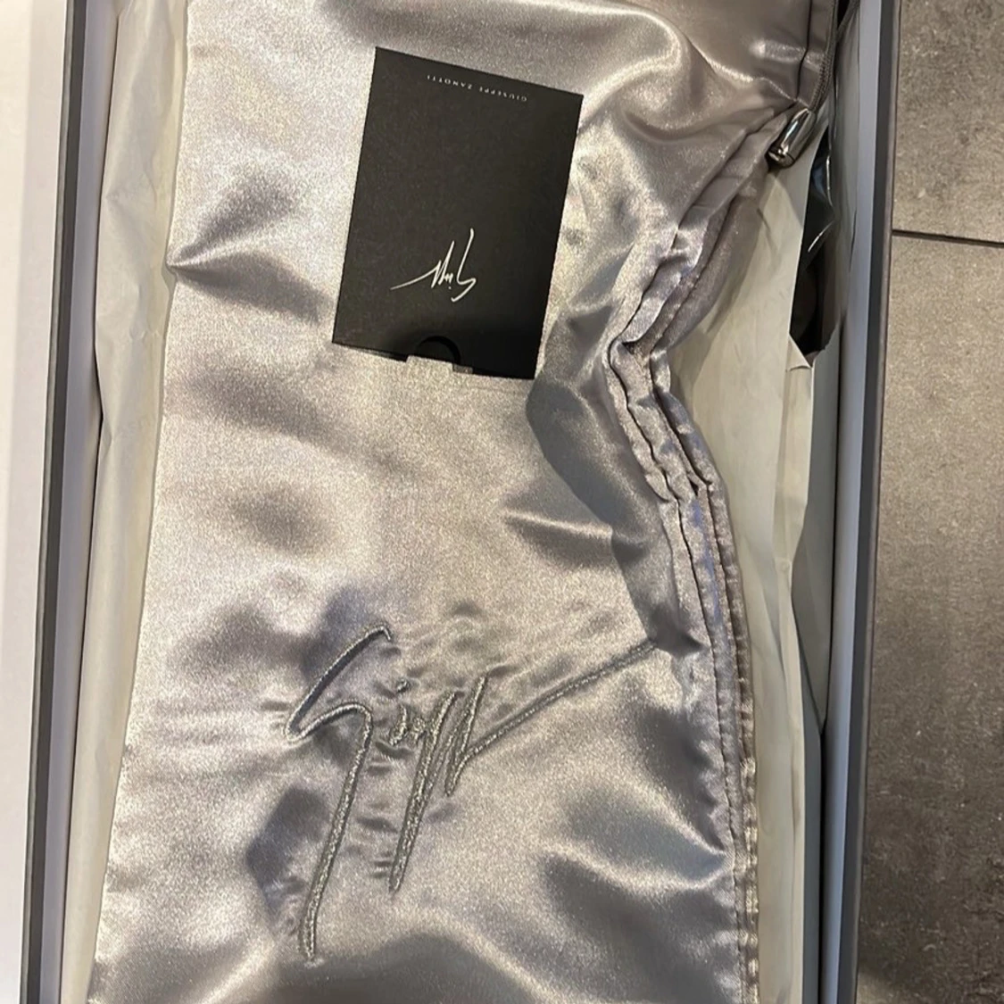 Svarta glitter sneakers från Giuseppe Zanotti - 2