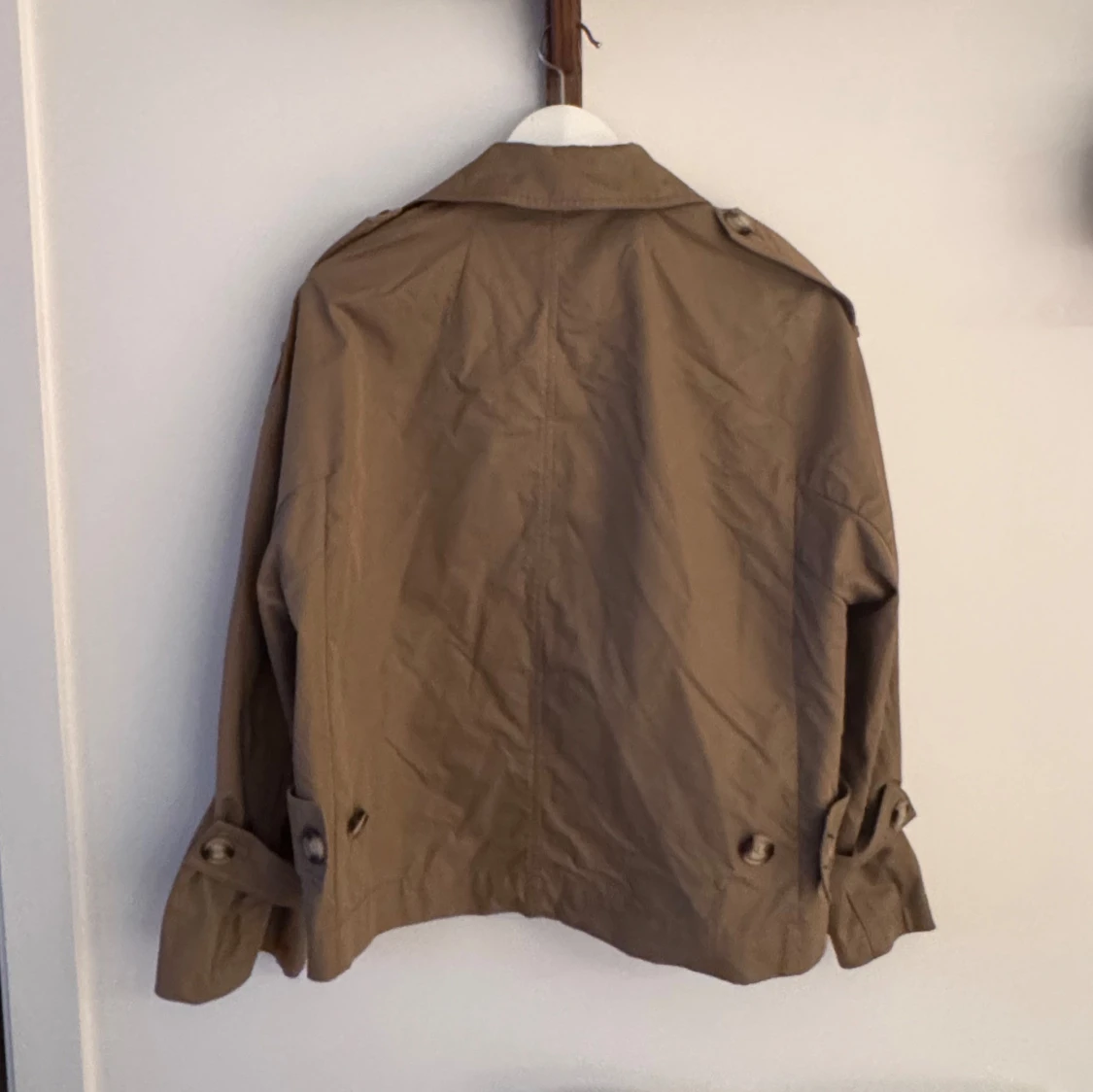 Beige trenchcoat från Zara - 1