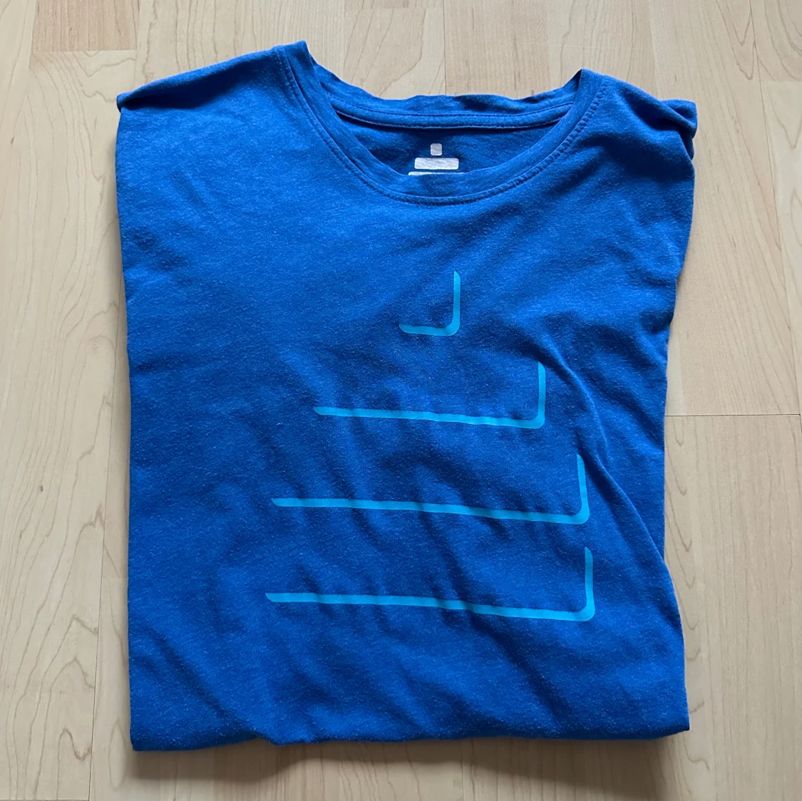 Blå t-shirt tyngre - 1