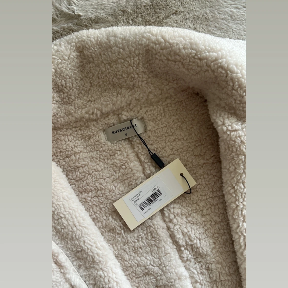 Beige teddyjacka från Rut&Circle - 1