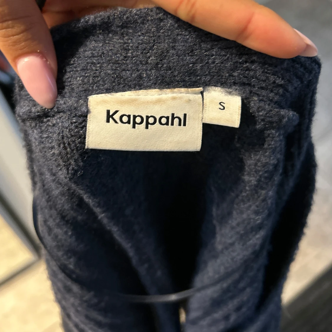 Mörkblå stickad kofta från Kappahl - 3