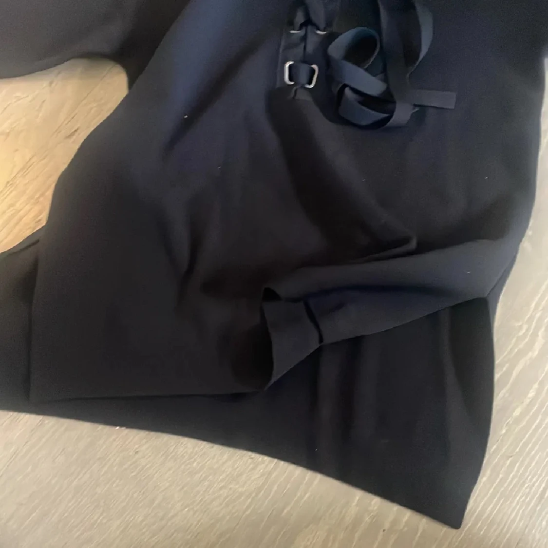 Svart tröja med snörning från Stefanel - 2