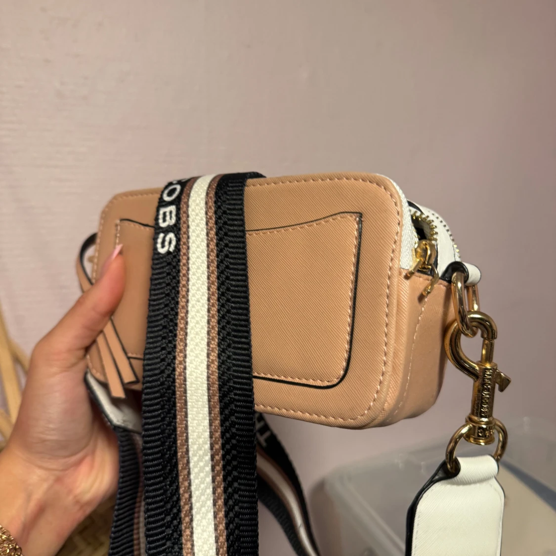 Rosa väska med vit o brun detaljer - 2