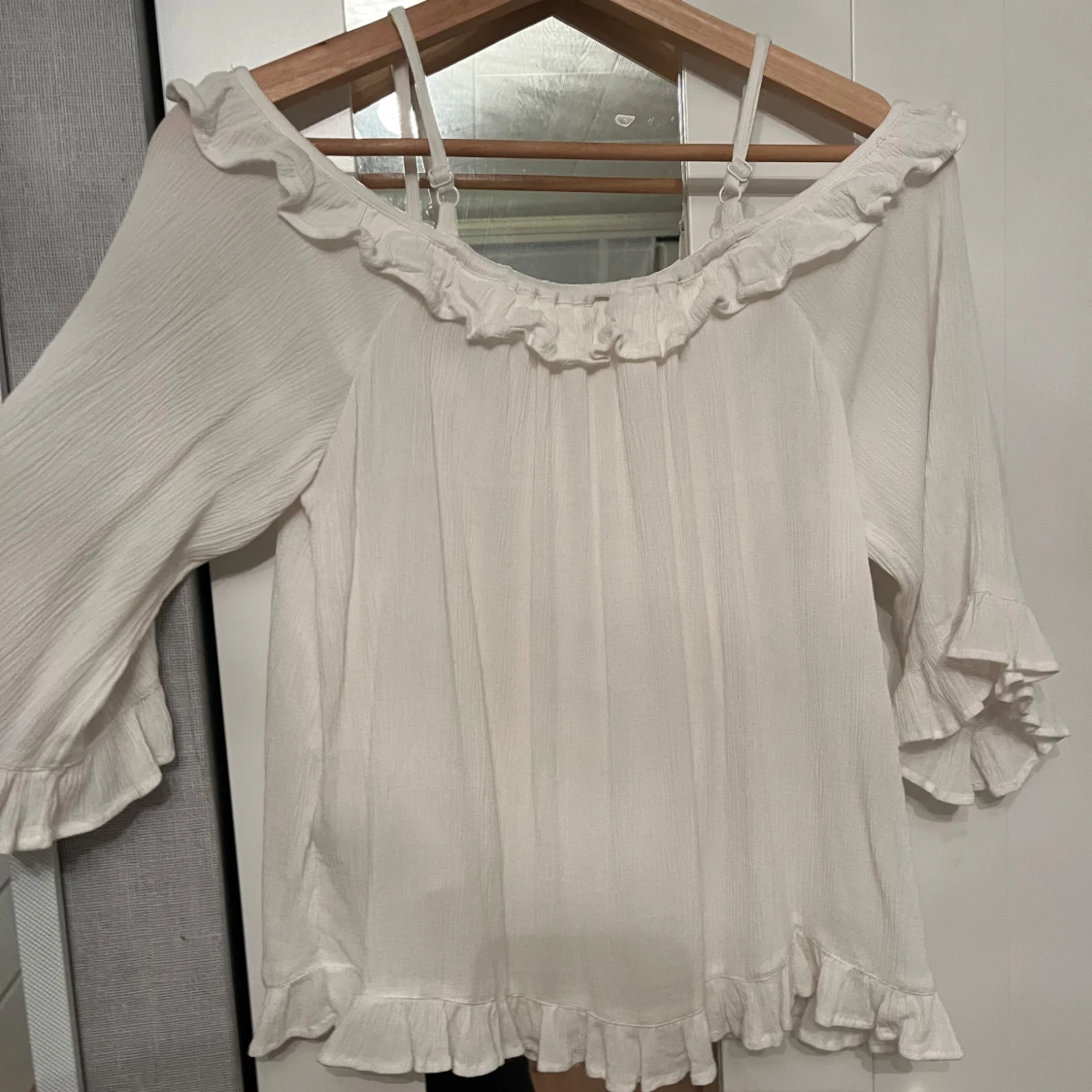 Vit volangblus från Lindex - 2