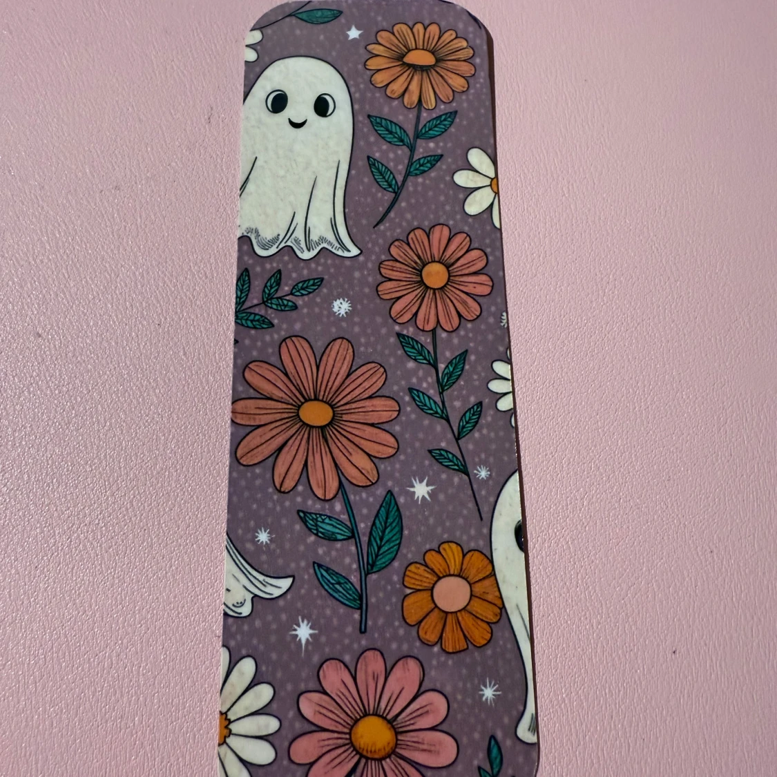 bokmärke med spöke och blommor.  Handgjort och laminerat  - 1