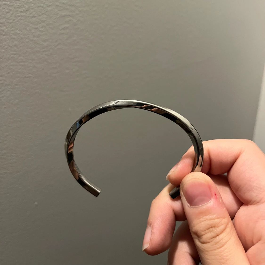 Enkel silverfärgad armring - 1