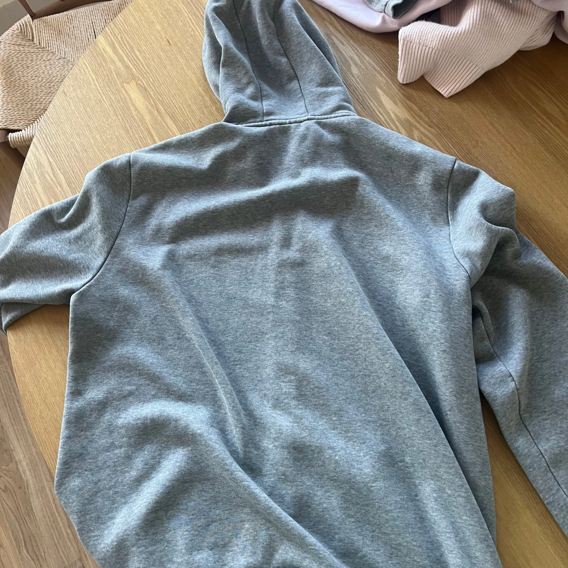 Grå hoodie från Puma med dragkedja - 1