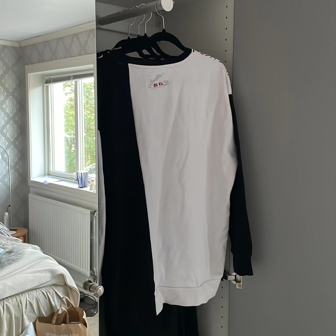 Cruella De Vil svartvit sweatshirt - 1