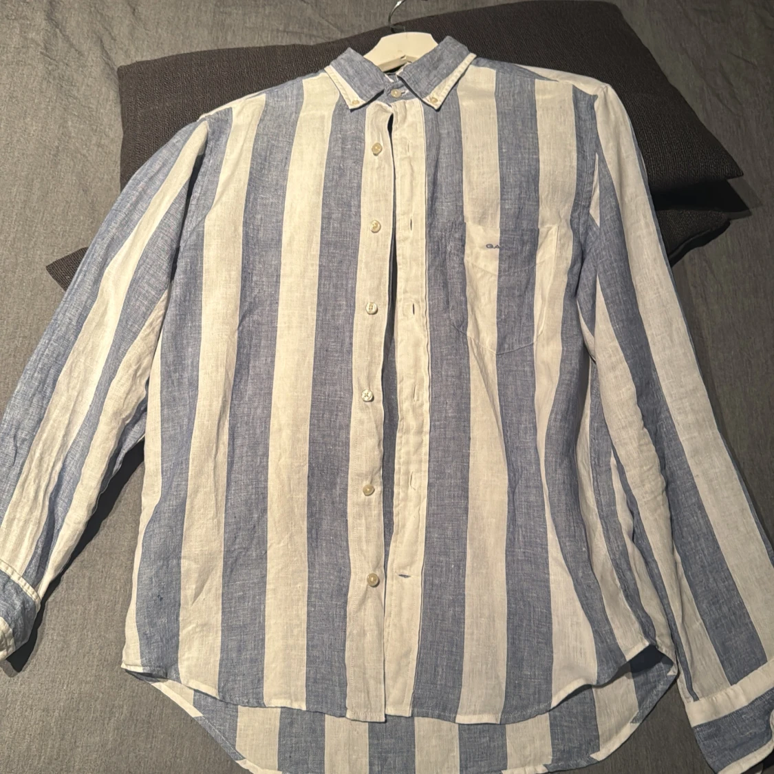 Randig linneskjorta från GANT