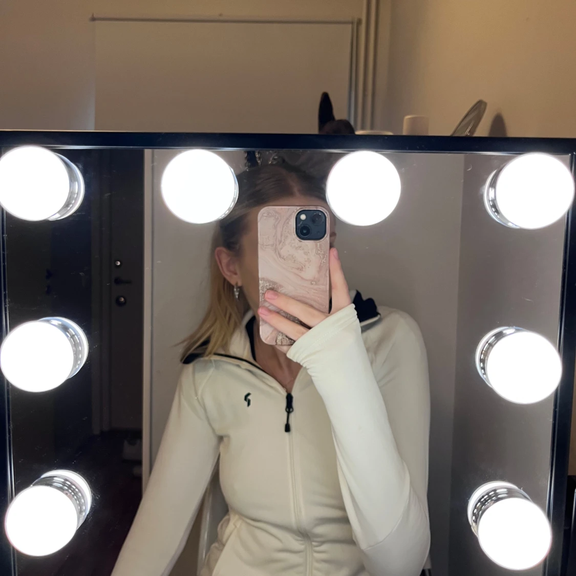 Vit hoodie från Peak Performance