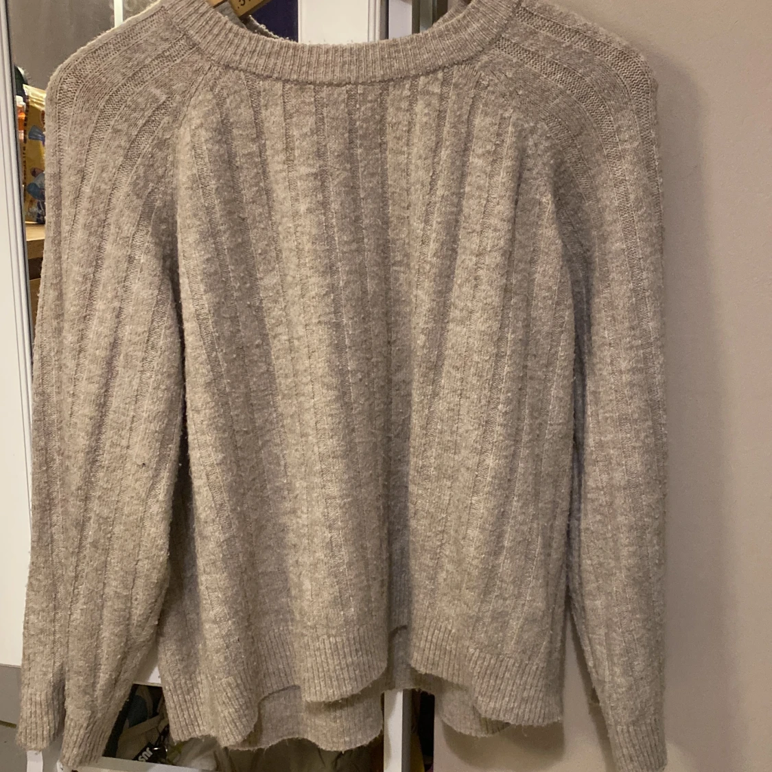 Beige stickad tröja från 157, S