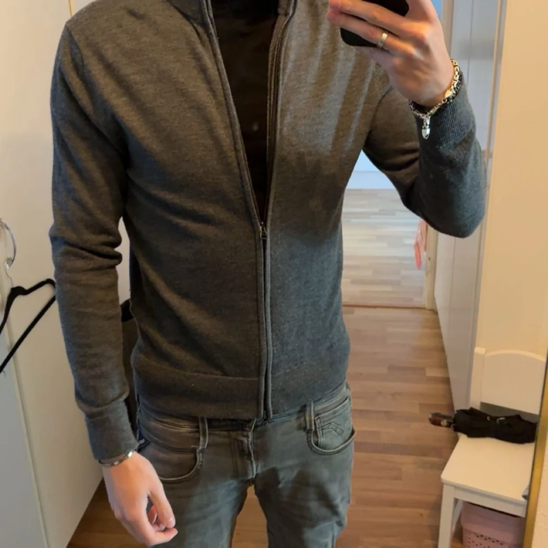 Grå merinoull kofta från These Glory Days