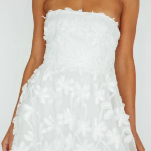 Klänning - Klänning som funkar perfekt till din studentmottagning och bara använd 1 gång