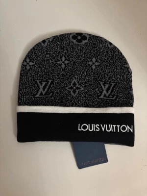 Lv mössa - Helt nya, fraktas inom kort tid