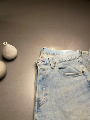 Levis 501 - Säljer nu dessa riktigt snygga Levis 501 i st w29 l32 bara höra av dig vid minsta fråga eller fundering och pris kan absolut diskuteras 