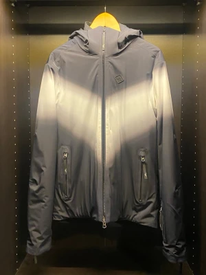 J.Lindeberg skidjacka - Snygg skidjacka från J.Lindeberg, ej använd, skick 10/10