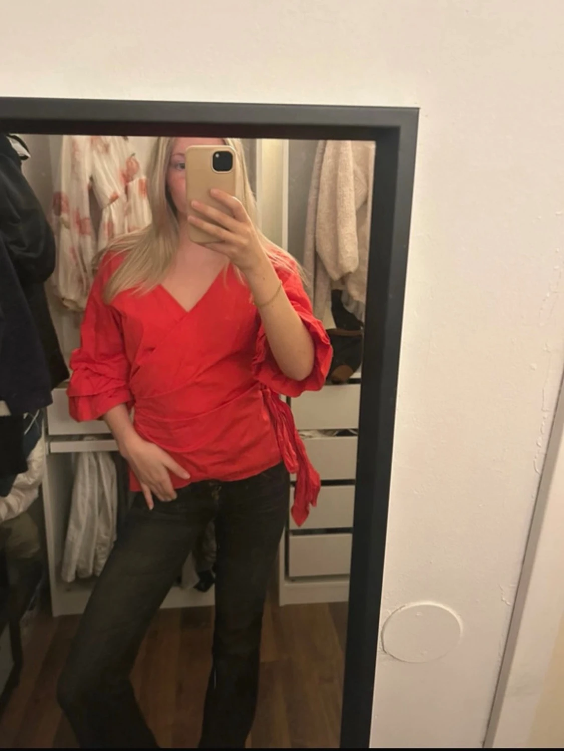 Röd omlottblus med knytband - 1